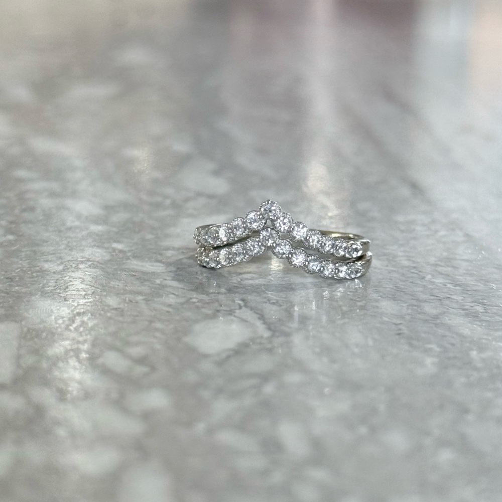14KT White Gold , 1/2CT Chevron Brilliant Round Diamond Bands
